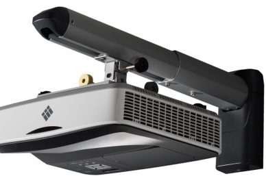 videoproiector i3Projector UST cu suport de perete